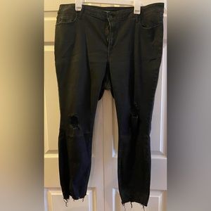 Women’s Old Navy black ripped ankle jeans/jeggings. Size 20